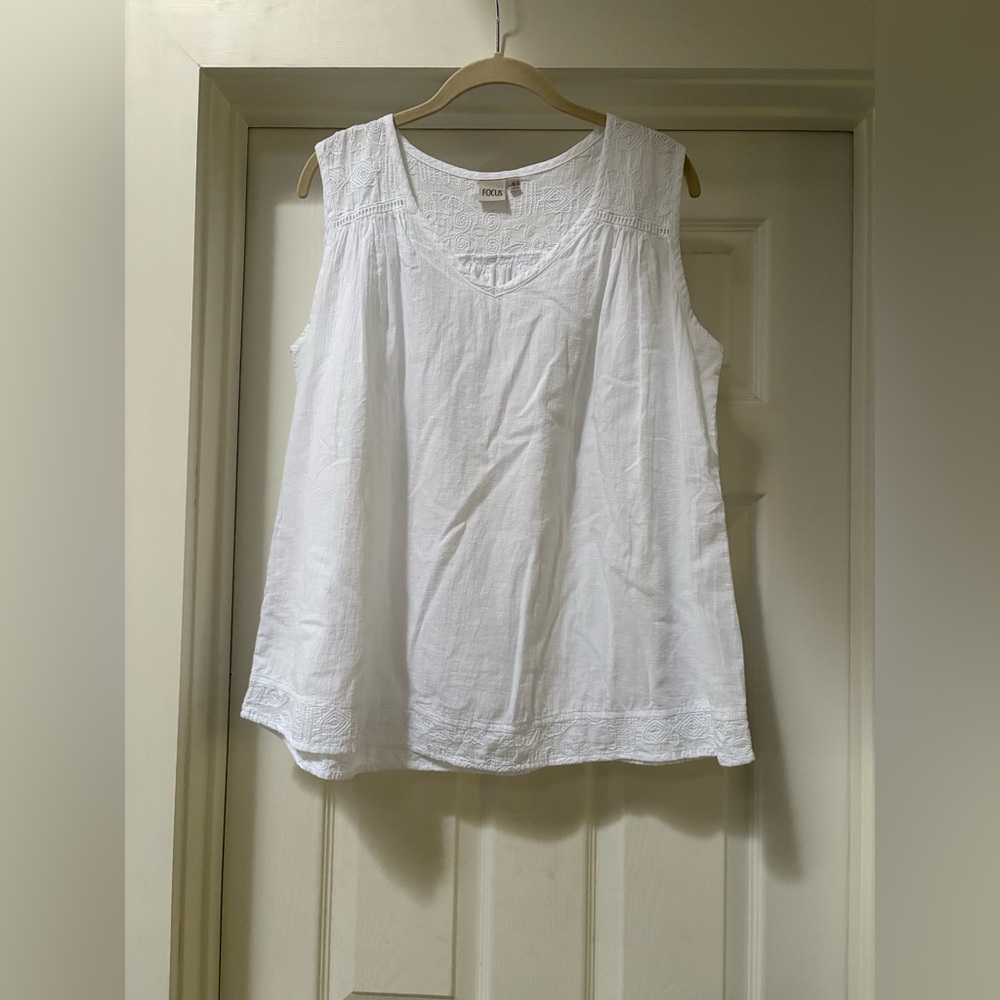 Chic White Sleeveless Tank Top